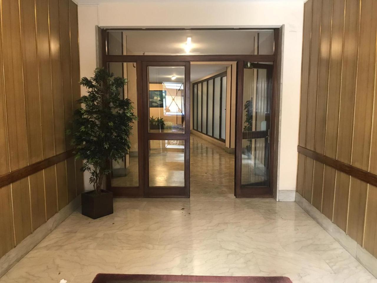 Bed and Breakfast Dormi A Roma Exterior foto